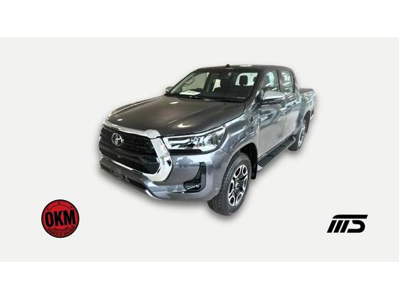 TOYOTA HILUX 2.8 D-4D TURBO DIESEL CD SRX PLUS 4X4 AUTOMÁTICO TOYOTA HILUX 2.8 D-4D TURBO DIESEL CD SRX PLUS 4X4 AUTOMÁTICO